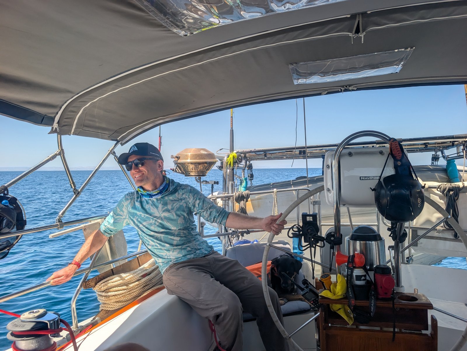 Liveaboard sailing course on the water in Beautiful BC