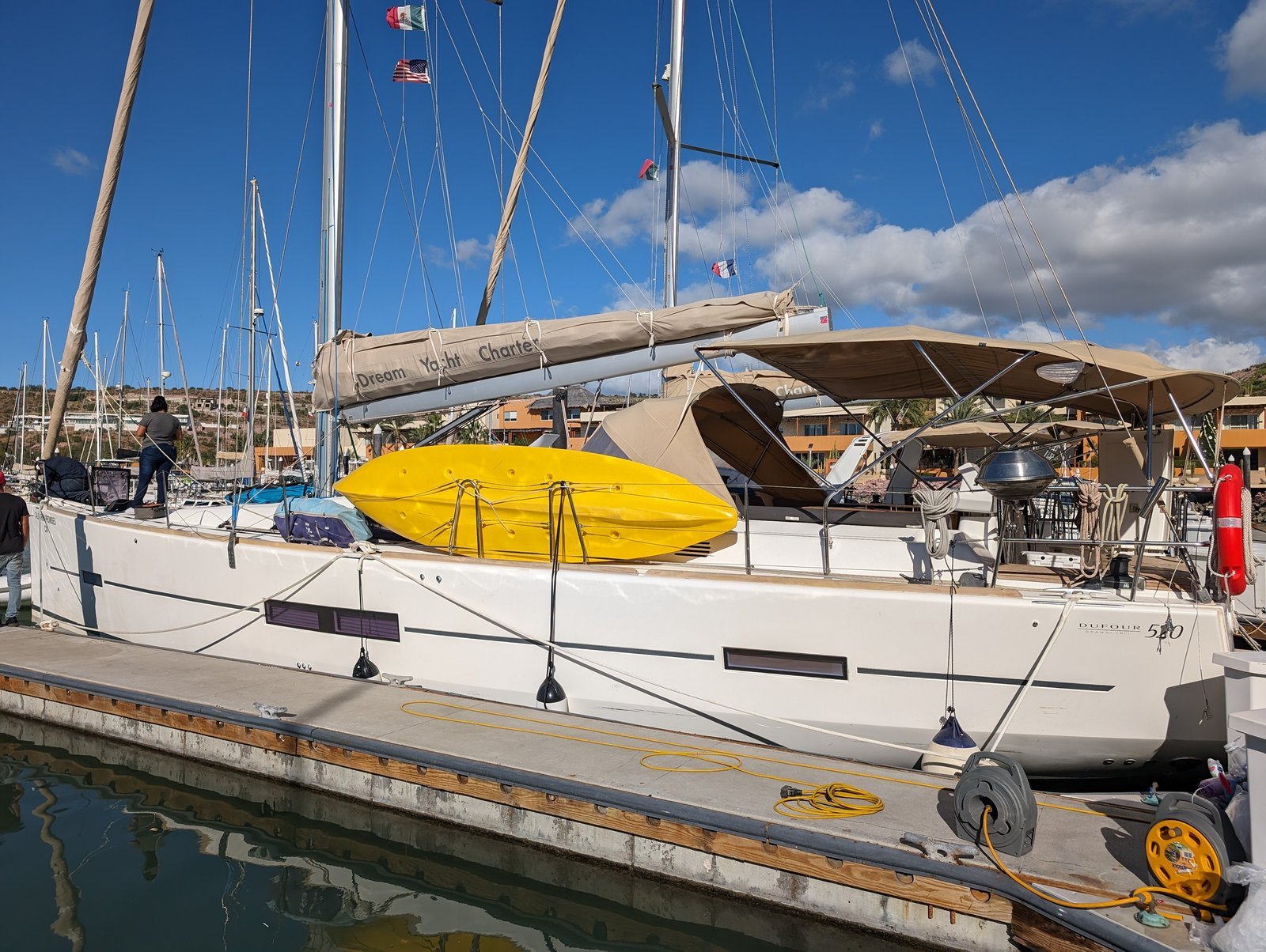 Monohull bareboat certification — NauticEd liveaboard sailing course